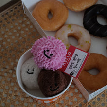 將圖片載入圖庫檢視器 Bacon X DUNKIN DONUT 甜甜圈球套組 | 逼逼球 | 啃咬玩具
