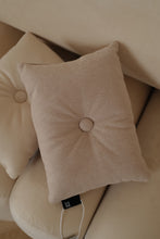 將圖片載入圖庫檢視器 [現貨] Small Stuff 毛孩迷你枕頭 MINI PILLOW | 百搭燕麥色
